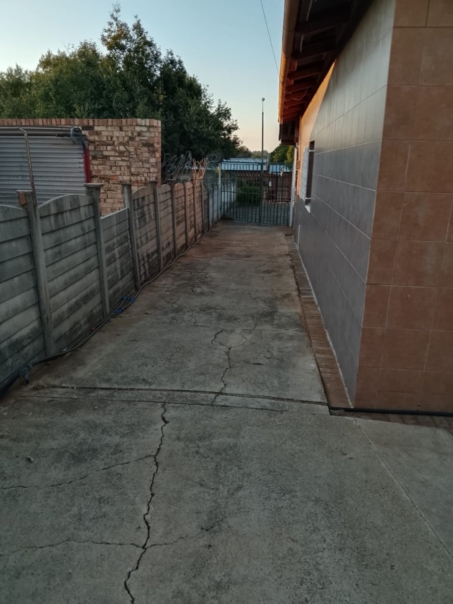 3 Bedroom Property for Sale in Elandia North West